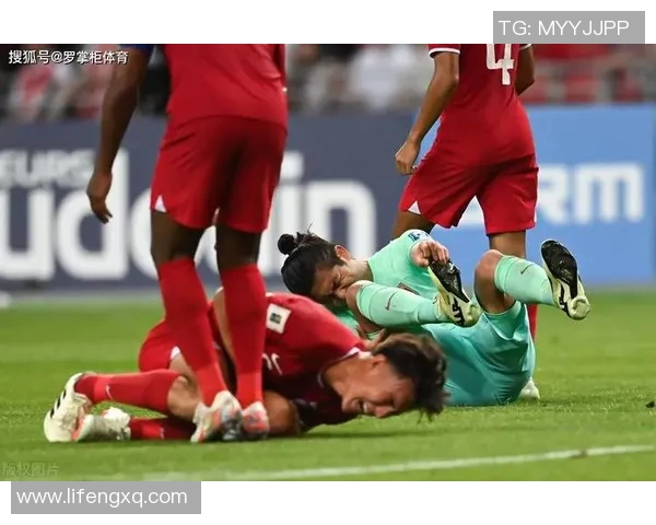 国足在下半场对阵新加坡的精彩表现与战术分析