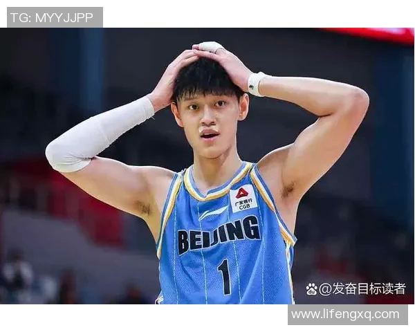 曾凡博的篮球之路：从青涩少年到职业赛场的璀璨新星